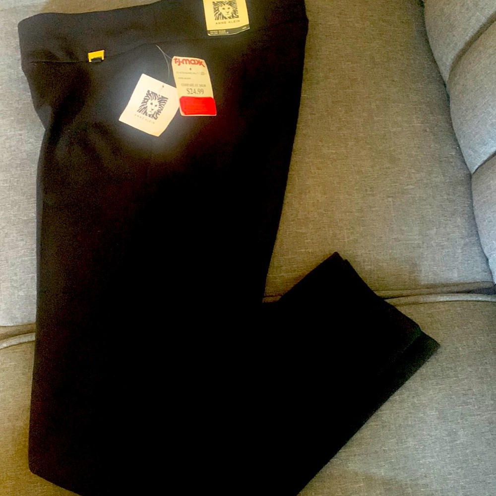 Brand new Pants! Never worn for Sale🎊